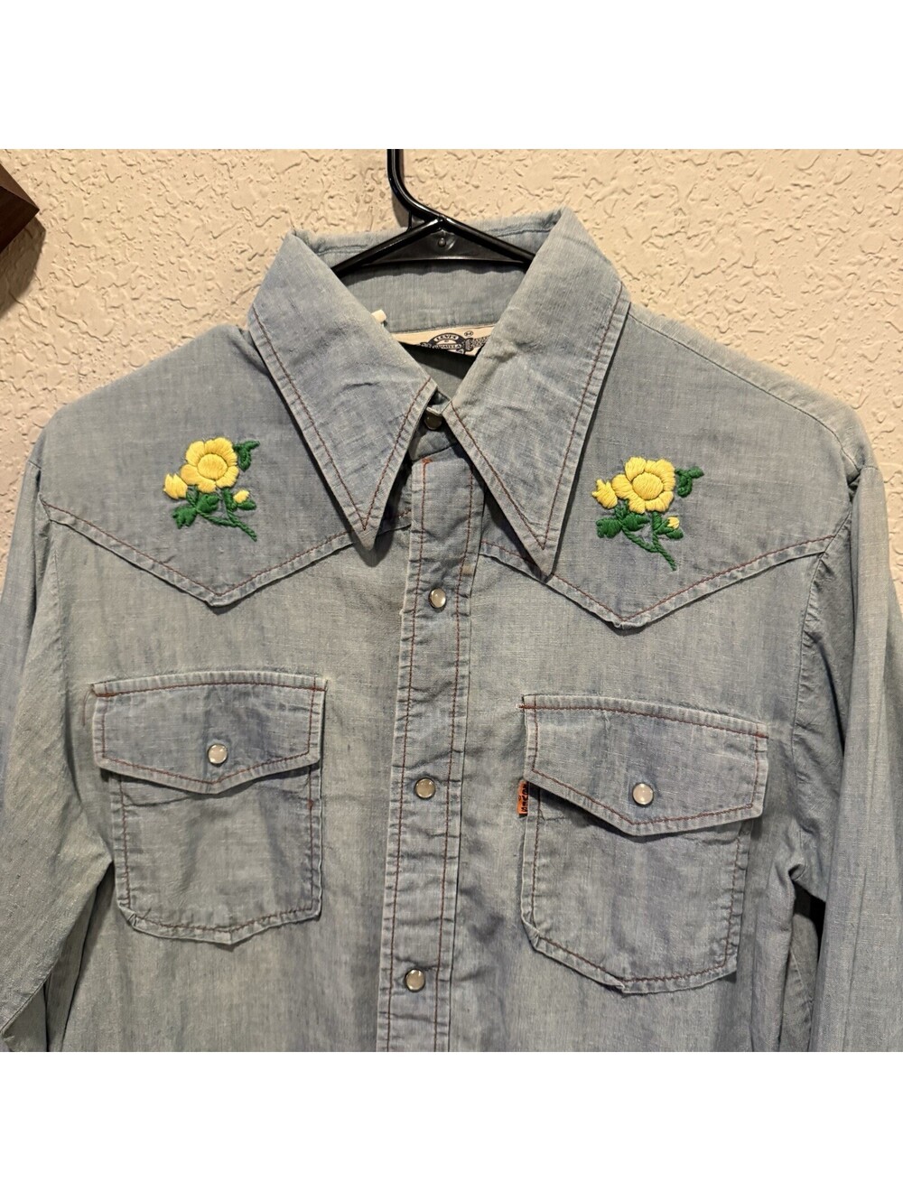 Vintage 70s Levi’s Chambray Hand Embroidered Western Button Shirt Size Medium - Picture 4 of 8
